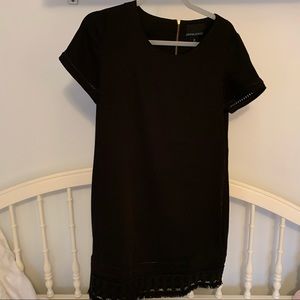 Shift dress with appliqué detail